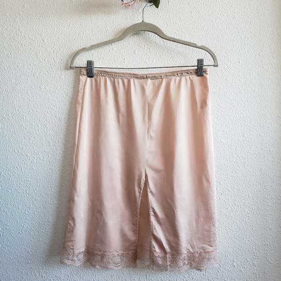 Vintage Behind every Olga there beaty is an Olga Women Slip Skirt Linger… - Picture 7 of 8
